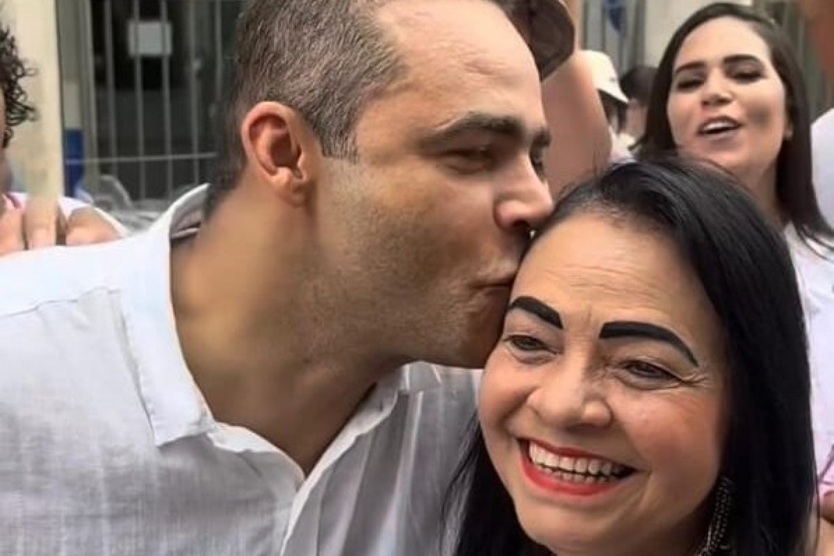 Após derrota de aliado, Moema Gramacho exonera mais de 1,6 mil servidores em Lauro de Freitas