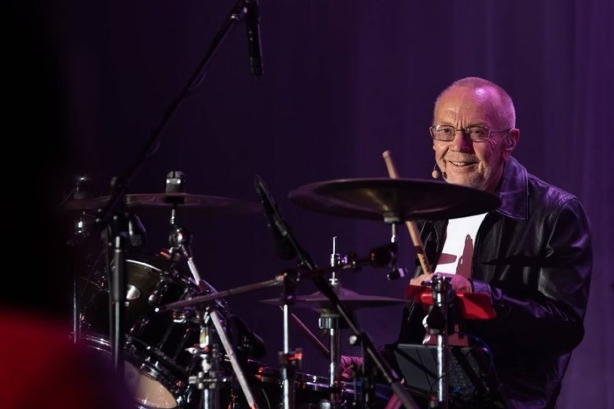 Morre aos 78 anos Colin Petersen, baterista original do Bee Gees