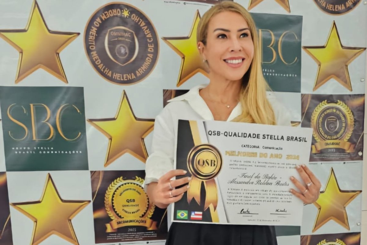 Vídeo: CEO do Farol da Bahia, Alessandra Bastos recebe prêmio destaque em comunicação