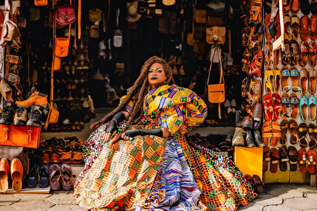 Drag Queen Barbárie Bundi faz apresentações gratuitas na Varanda do Sesi Rio Vermelho, em Salvador