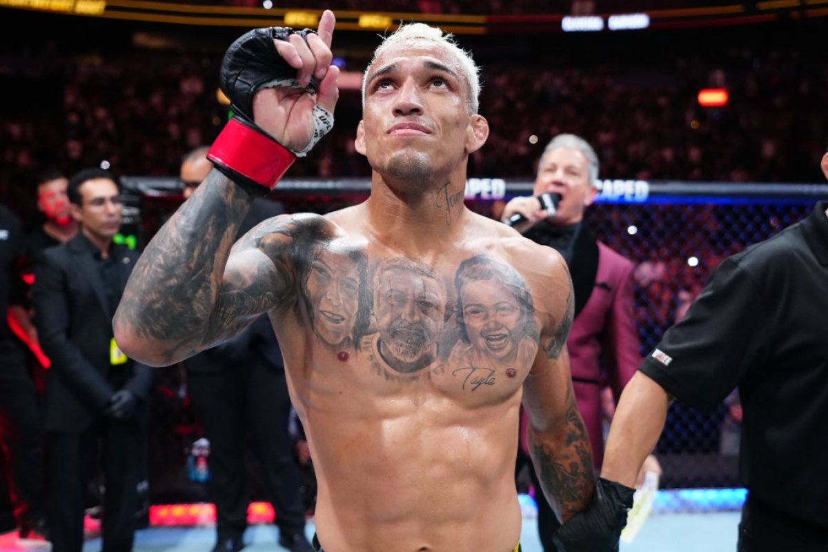 Charles do Bronx entra em ranking dos melhores do UFC; lutador recebe elogios do presidente do UFC