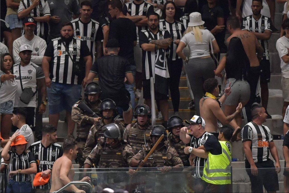 STJD denuncia Atlético-MG por confusão na Arena MRV; clube pode ser multado em até R$ 1,2 milhão