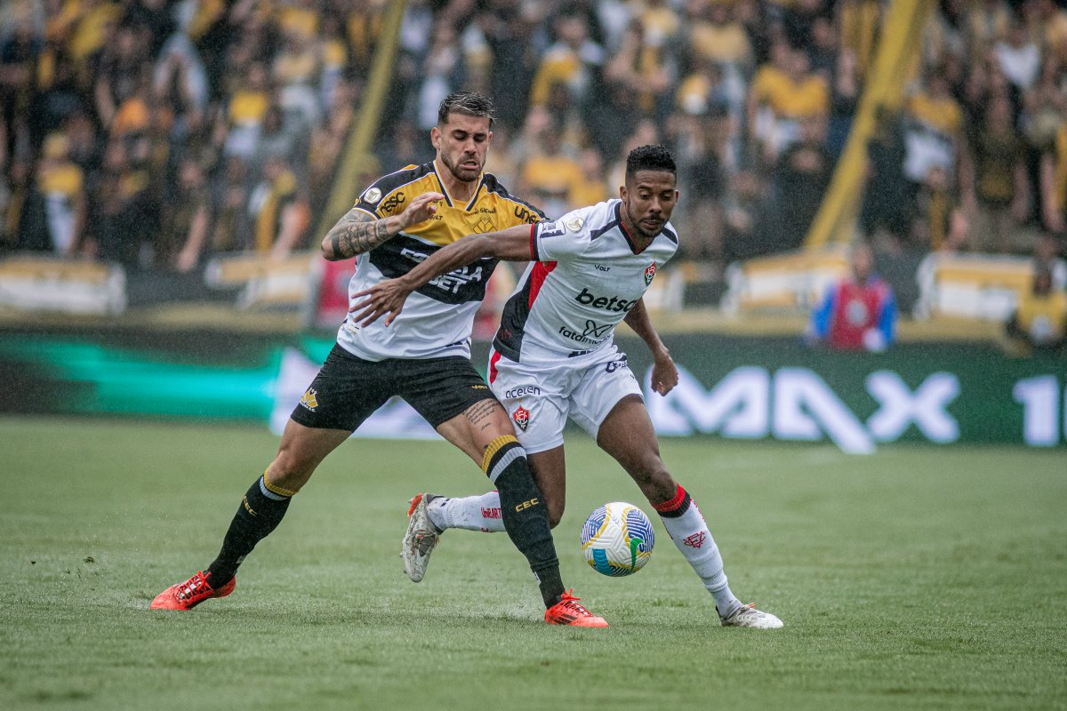 Vídeo: Vitória vence Criciúma fora de casa e se distancia da zona de rebaixamento; confira o gol do jogo