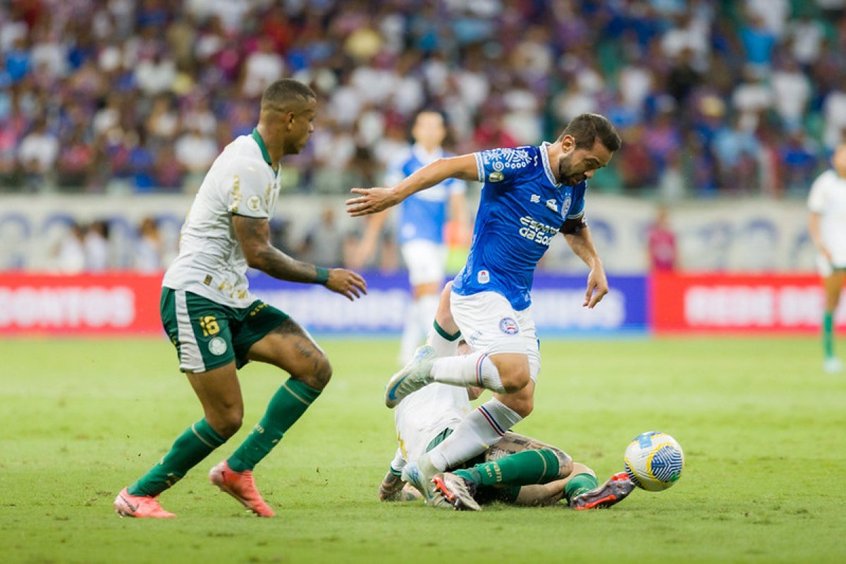 Bahia joga melhor, mas perde para o Palmeiras na Fonte Nova e sai vaiado