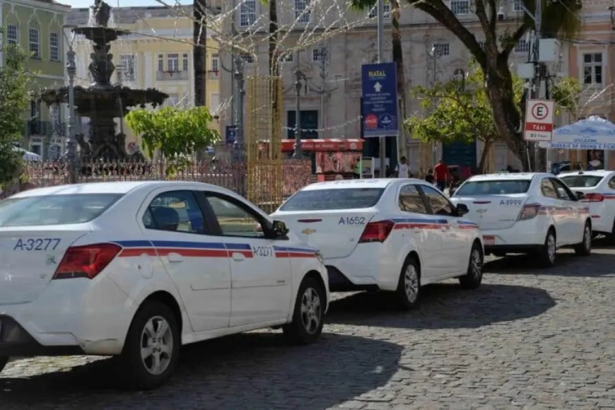 Em Salvador, serviços para taxistas podem ser acessados pela internet