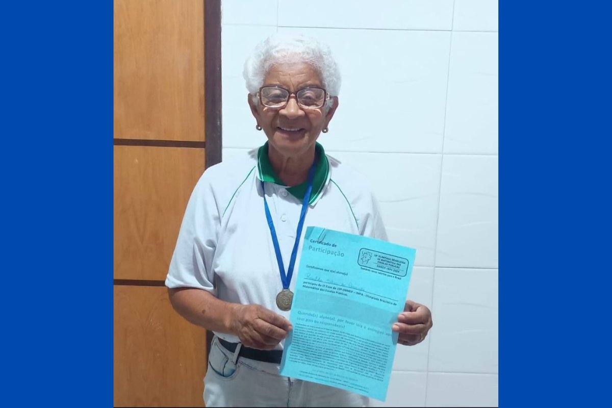 Idosa de 82 anos retoma estudos e recebe medalha em Olimpíada de Matemática