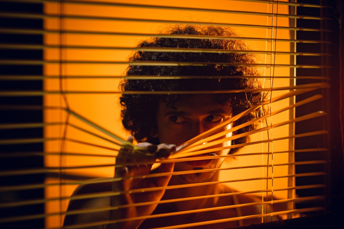 Após sucesso de público monólogo de Rodrigo Lelis “Sr.Oculto” retorna no novo Cineteatro 2 de Julho