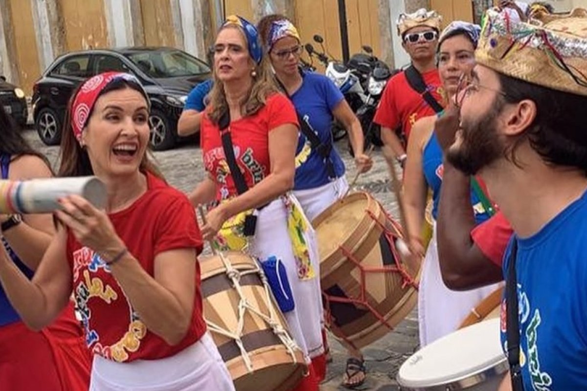 Túlio Gadêlha e Fátima Bernardes se divertem em três blocos no Recife