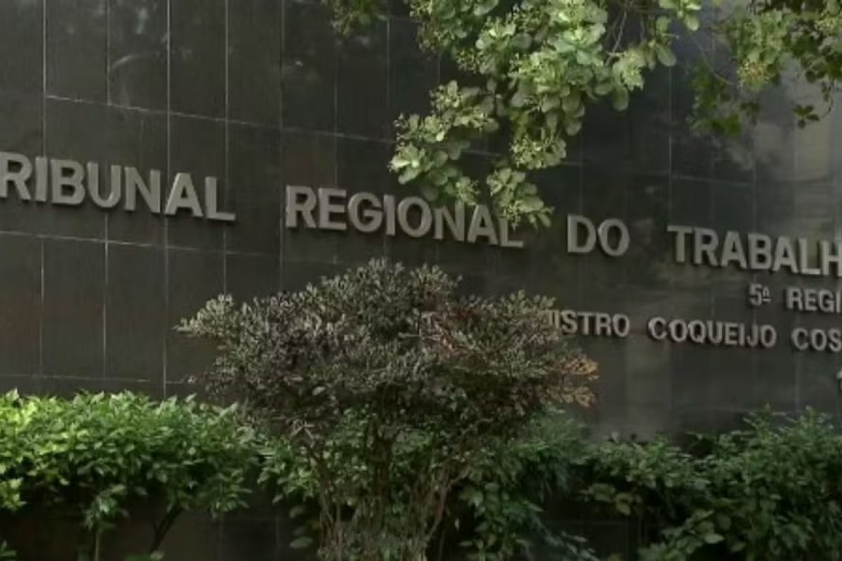 Banco é condenado a indenizar ex-funcionária em R$ 30 mil, após gerente chama-la de 'Smurfette' e demiti-la grávida