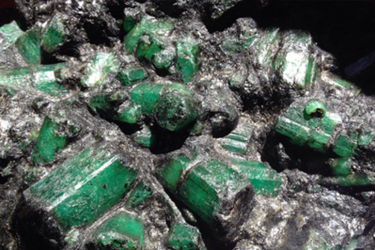 Justiça dos EUA determina devolução de esmeralda de 380 kg encontrada na Bahia; entenda