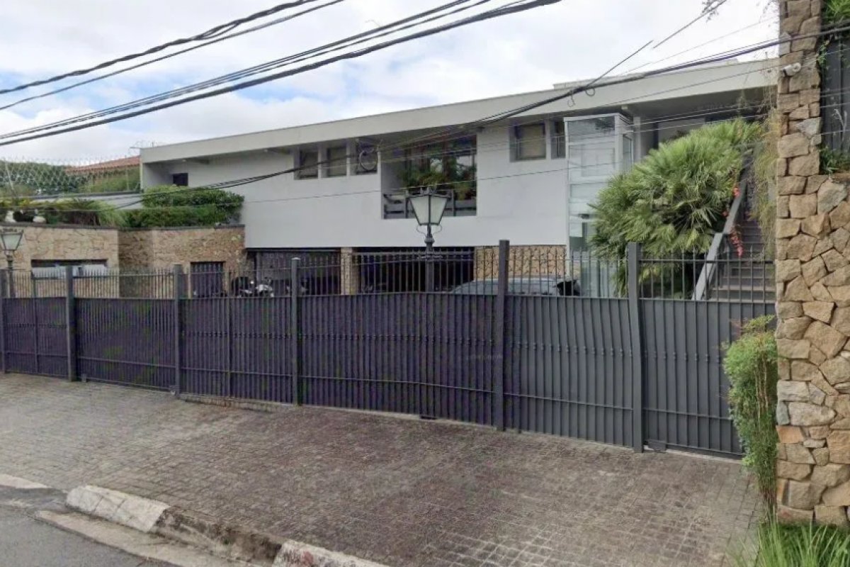 Criminosos se passam por agentes da PF e roubam mansão do filho de Maluf