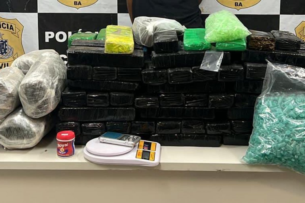 Polícia apreende 120 kg de drogas e desmonta ponto de distribuição na Região Metropolitana de Salvador