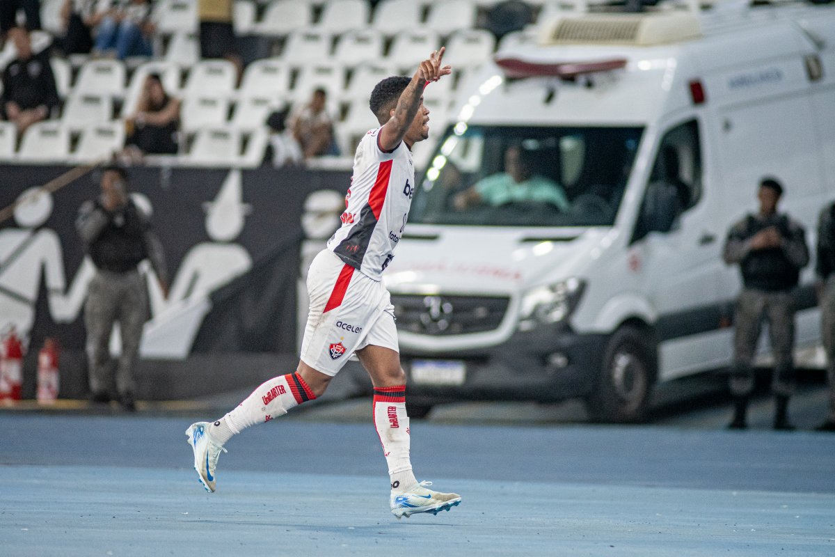 Vídeo: Vitória joga bem, mas deixa triunfo contra Botafogo escapar no fim; veja o gol do Leão