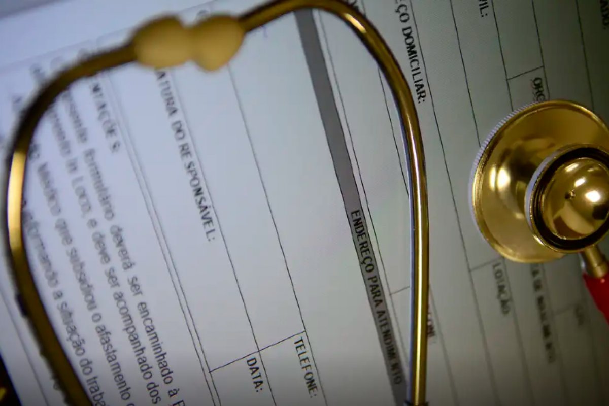 Cancelamento de 300 mil planos de saúde no Brasil leva contratantes a recorrer à Justiça