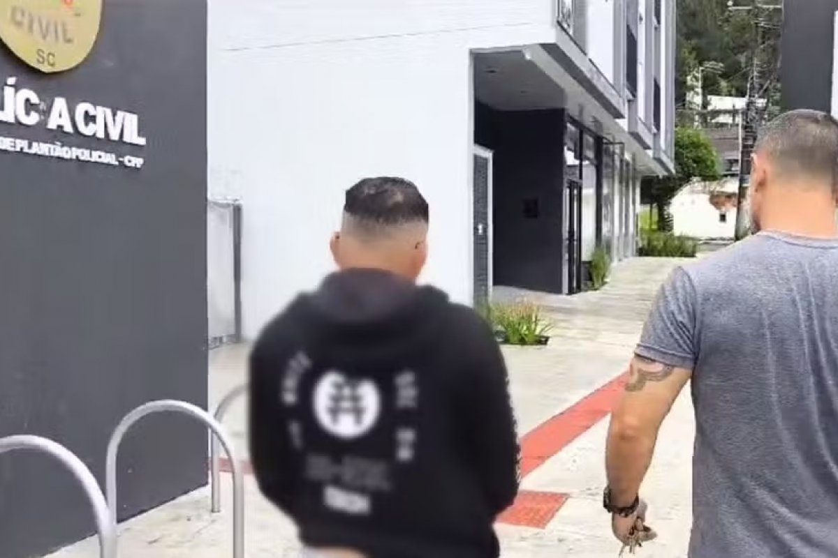 Treinador de jiu-jitsu é preso por estupro de vulnerável e exploração sexual em Santa Catarina