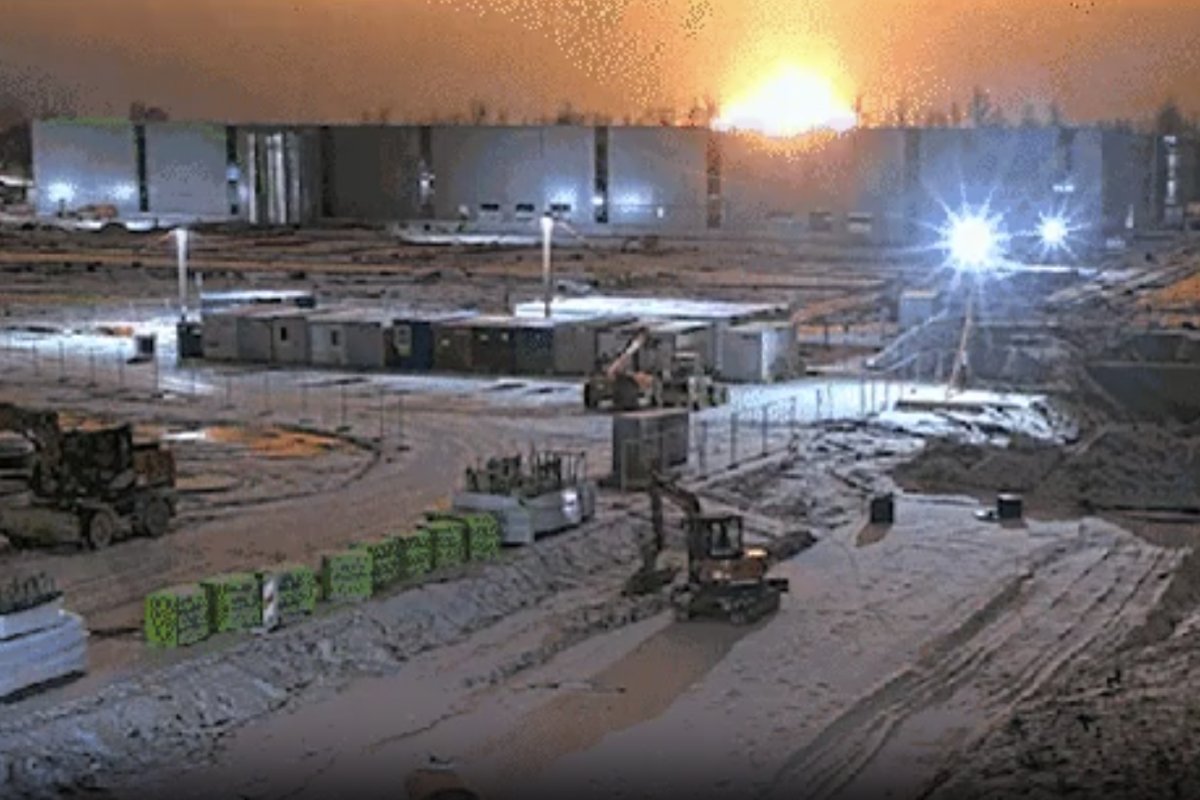 Avião cai em cima de casa na Lituânia e deixa um morto e 3 feridos