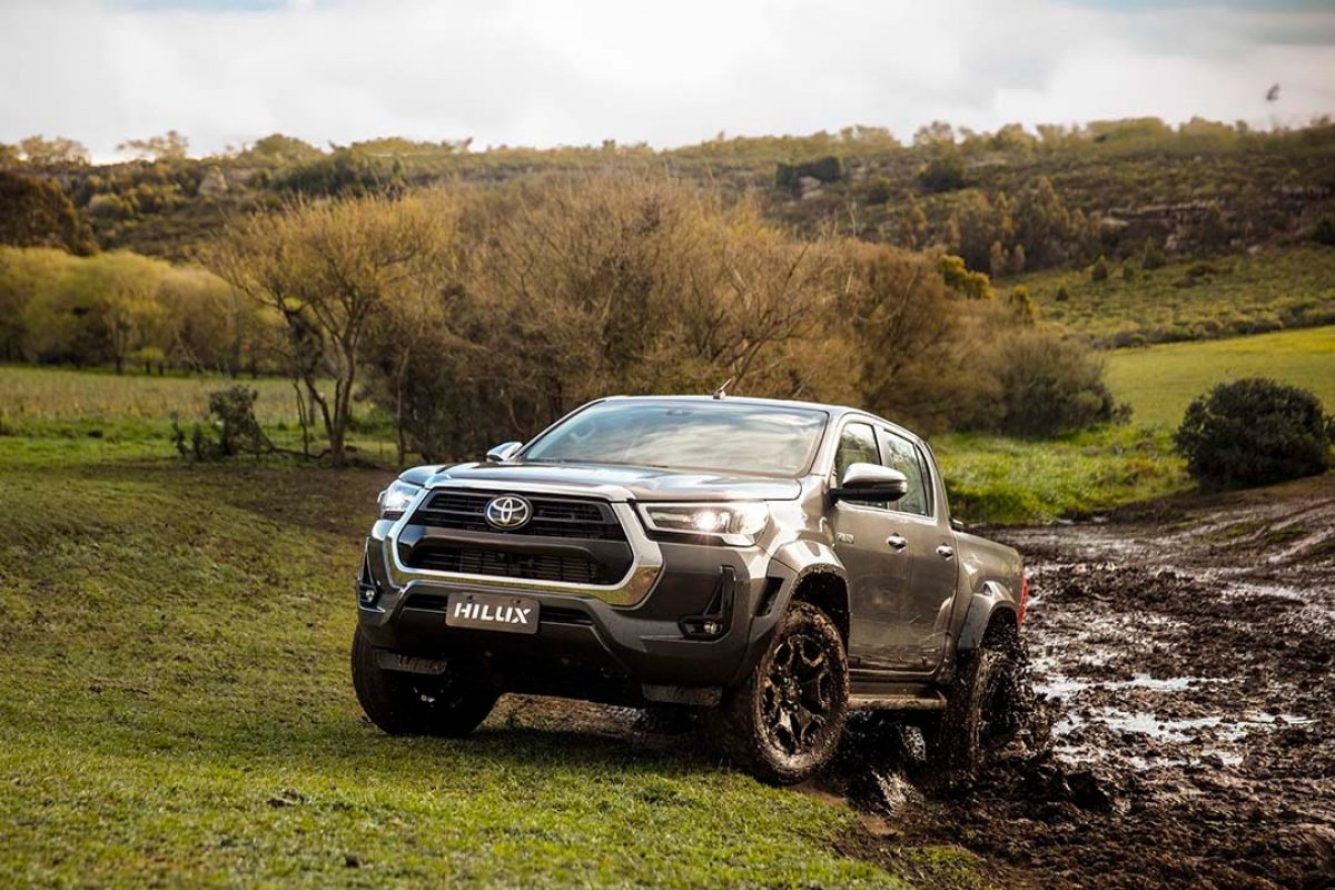 Toyota Hilux ganha novidades na linha 2025: veja os preços