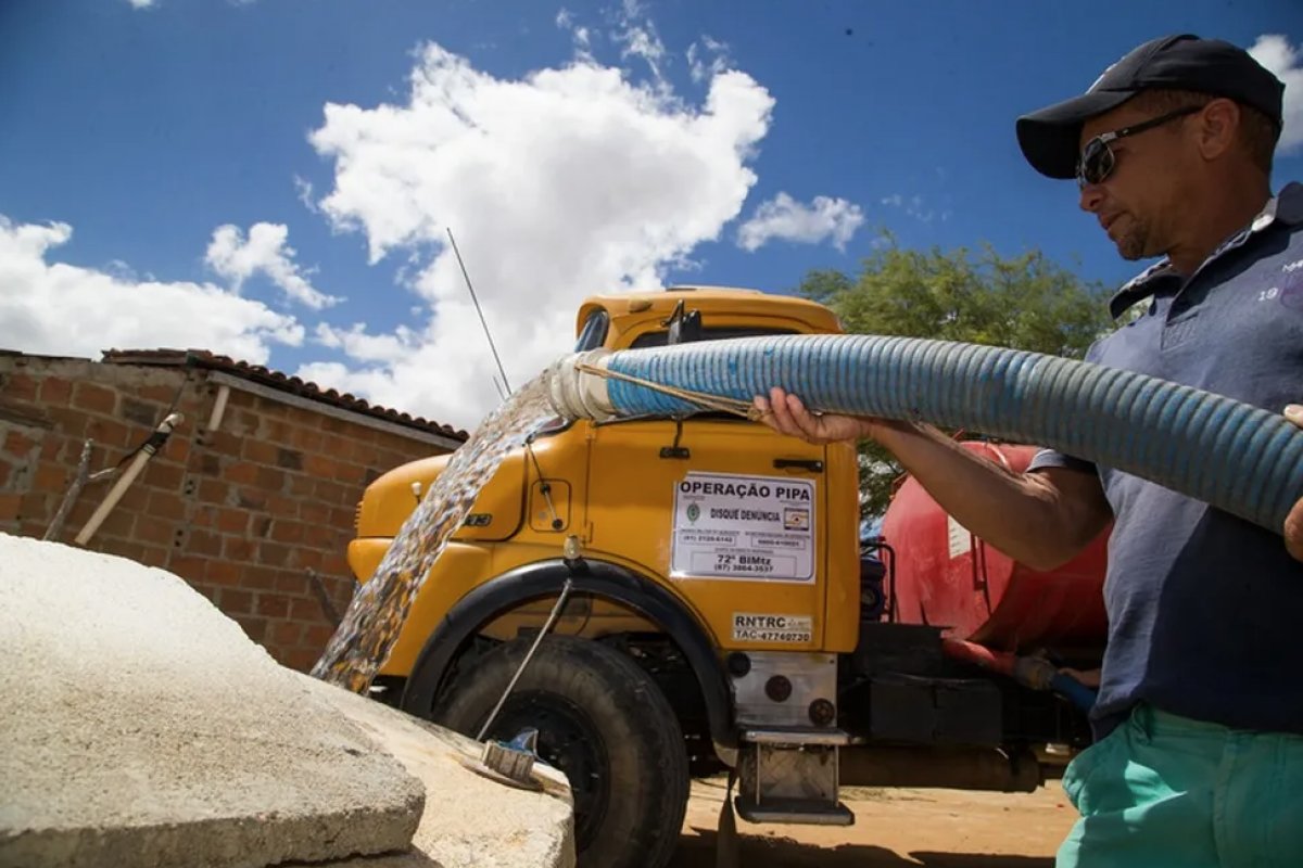 Operação Carro-Pipa é suspensa na Paraíba por falta de verbas, alega Exército