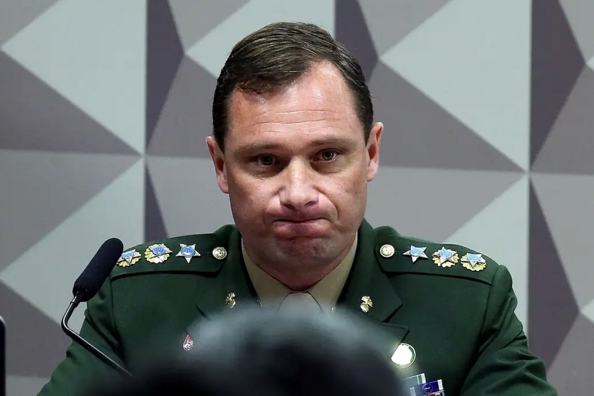 Indiciados buscaram obter informações sobre o acordo de delação premiada de Mauro Cid, aponta PF