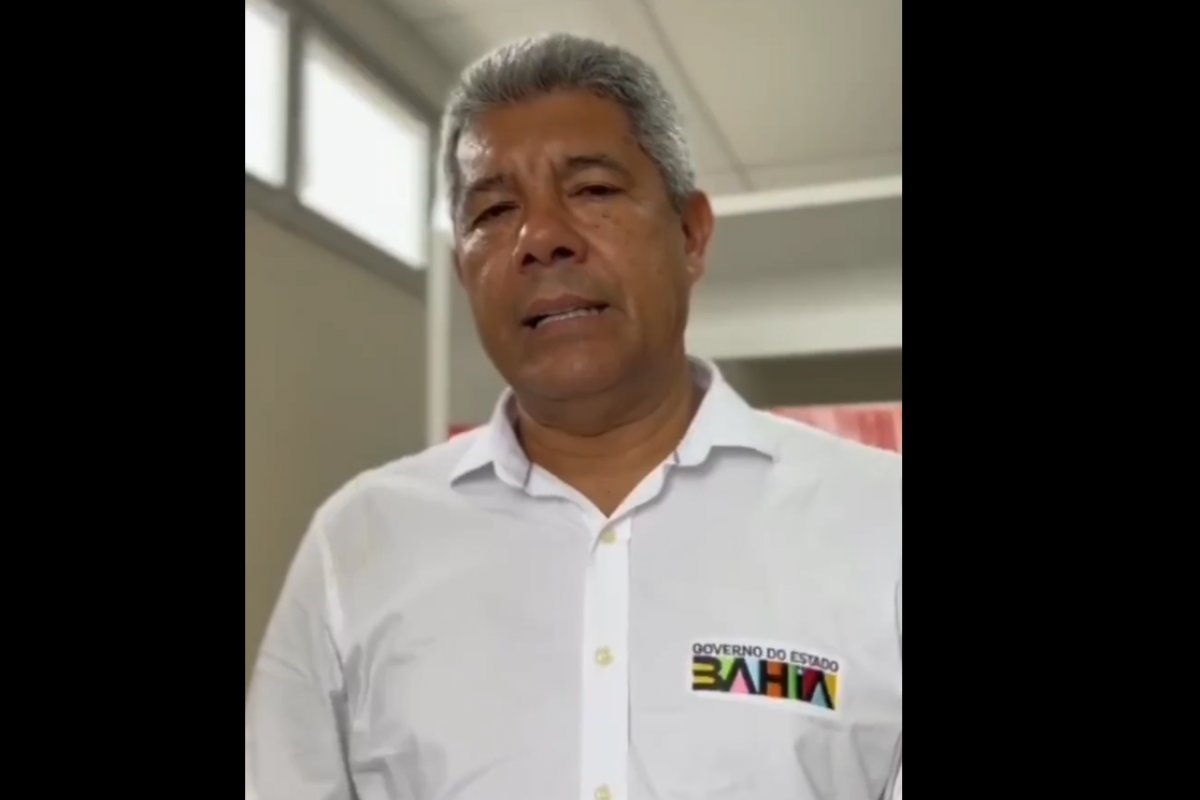 Vídeo: Jerônimo lamenta morte de jovem após deslizamento de terra em bairro de Salvador