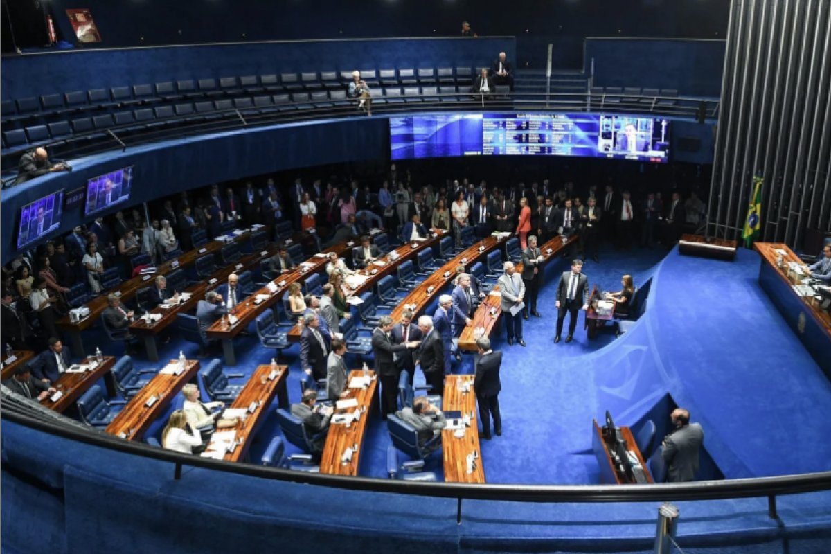 Comissão aprova projeto de Lei para proteção digital de crianças e adolescentes