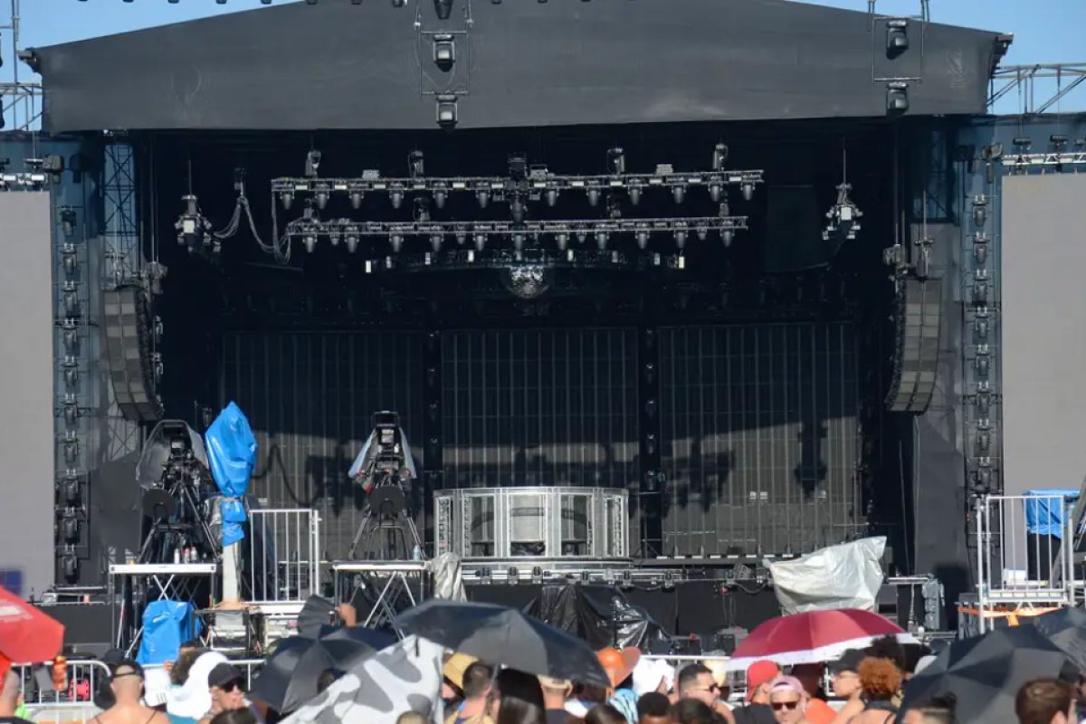 Governo vai prorrogar distribuição de água gratuita em shows mais uma vez