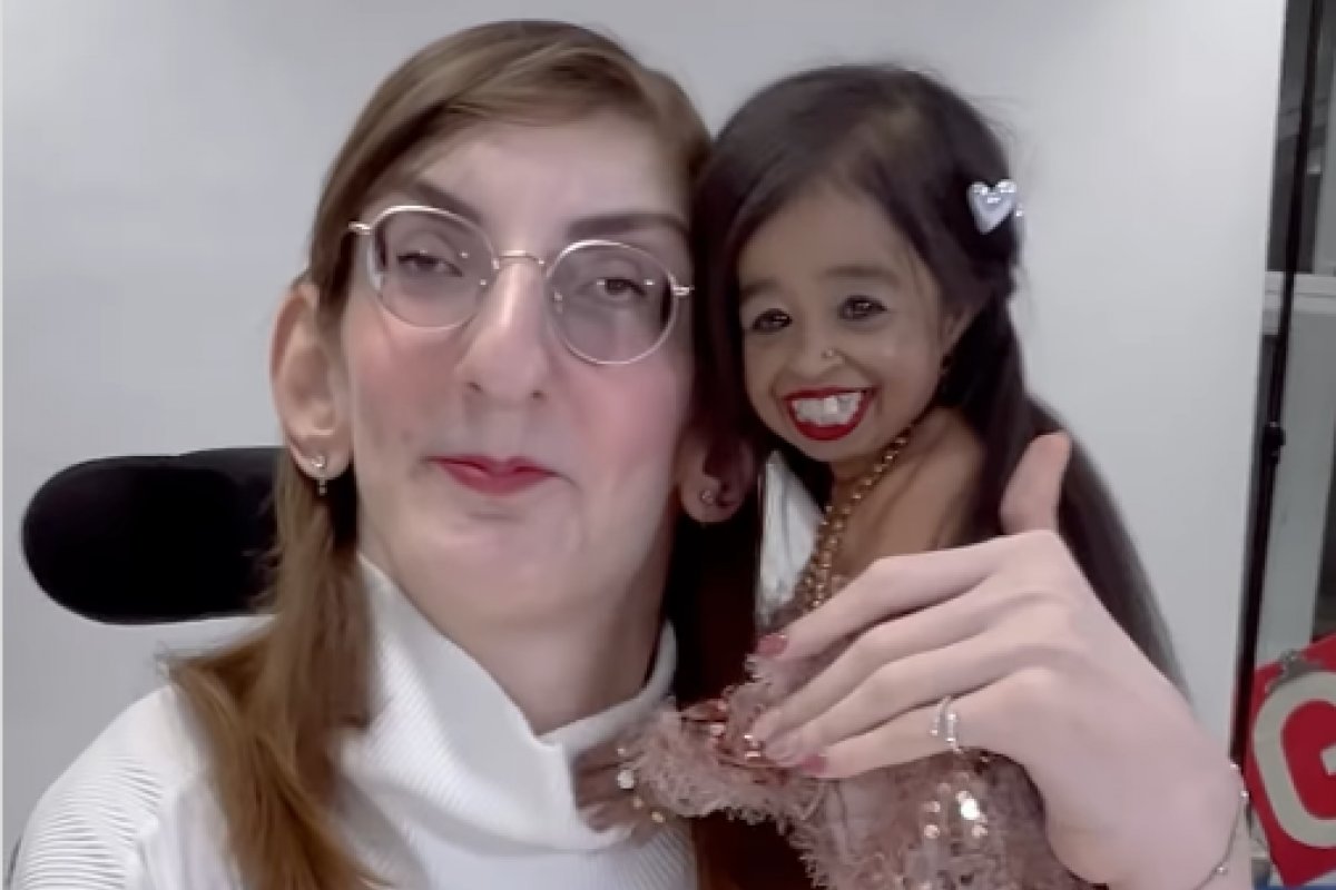 Vídeo: Mulheres mais baixa e mais alta do mundo se encontram em evento do Guinness Book