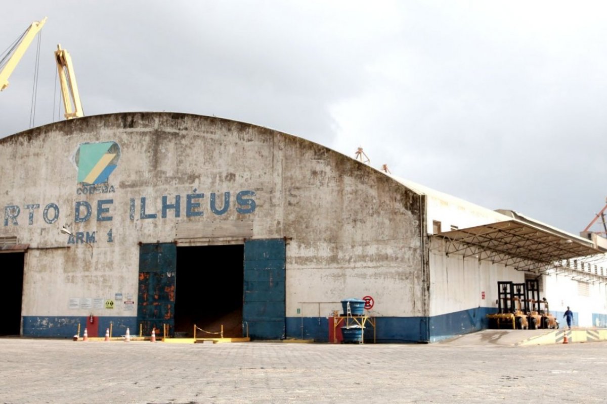 Coronavírus: navio vindo de Singapura passa por fiscalização após atracar em Ilhéus