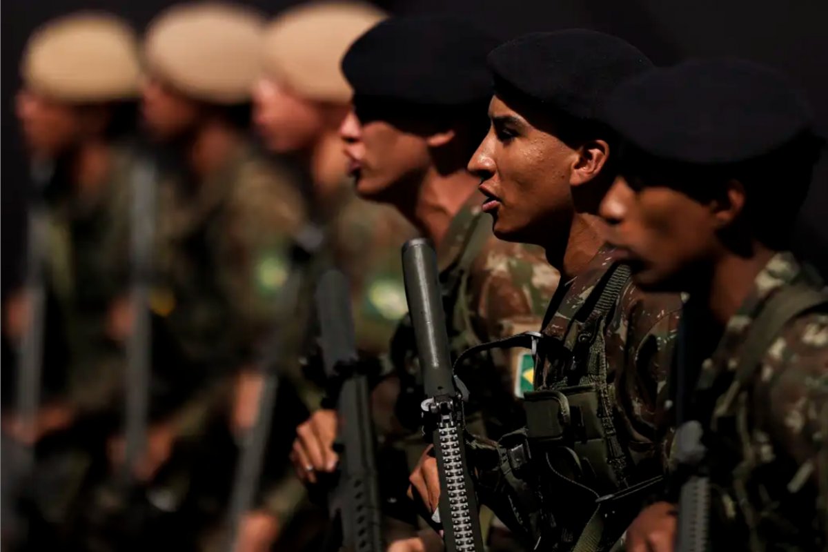 No pacote fiscal de Haddad, corte de militares deve representar menos de 1%