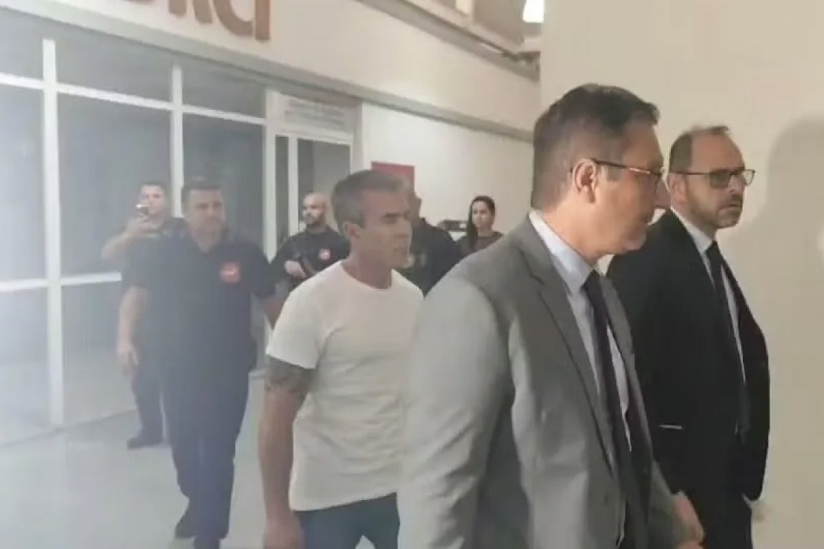 Ministério Público e Corregedoria do Rio cumprem mandado contra policiais ligados a Rogério Andrade