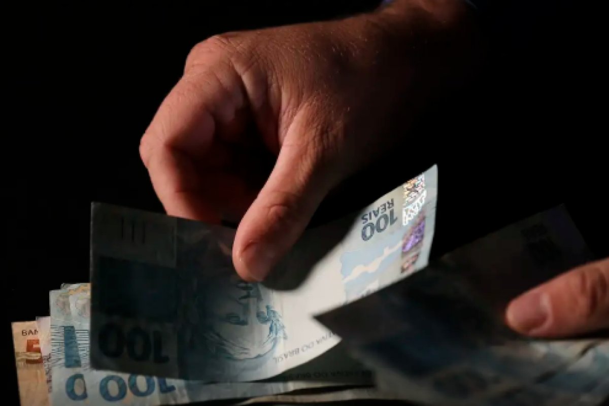Governo retira cerca de R$ 1 bilhão do orçamento de 2025 para novos concursos públicos