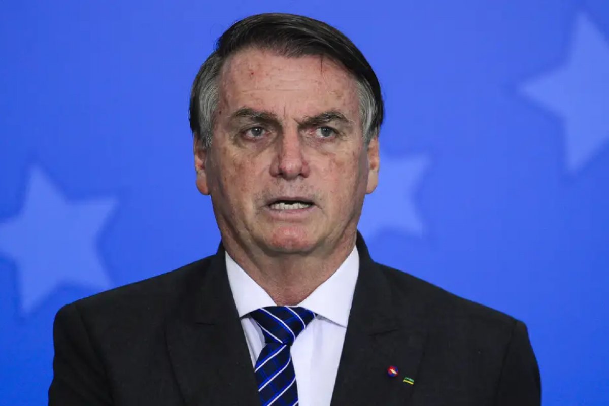 Bolsonaro admite pedir refúgio em embaixada para evitar prisão por trama golpista