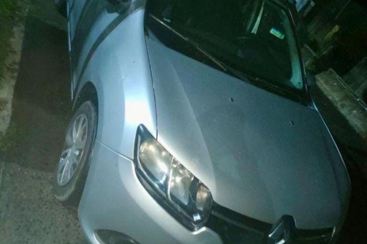 Homem é preso pela PM após adulterar carro na Vasco da Gama
