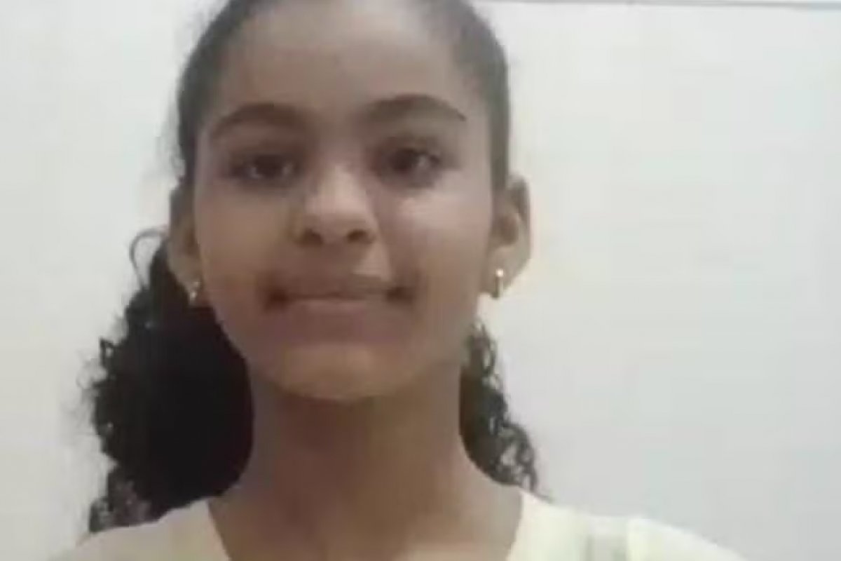 Operação de busca por menina desaparecida em bueiro na Bahia utiliza helicóptero, drones e cães farejadores; são mais de 30 horas de procura