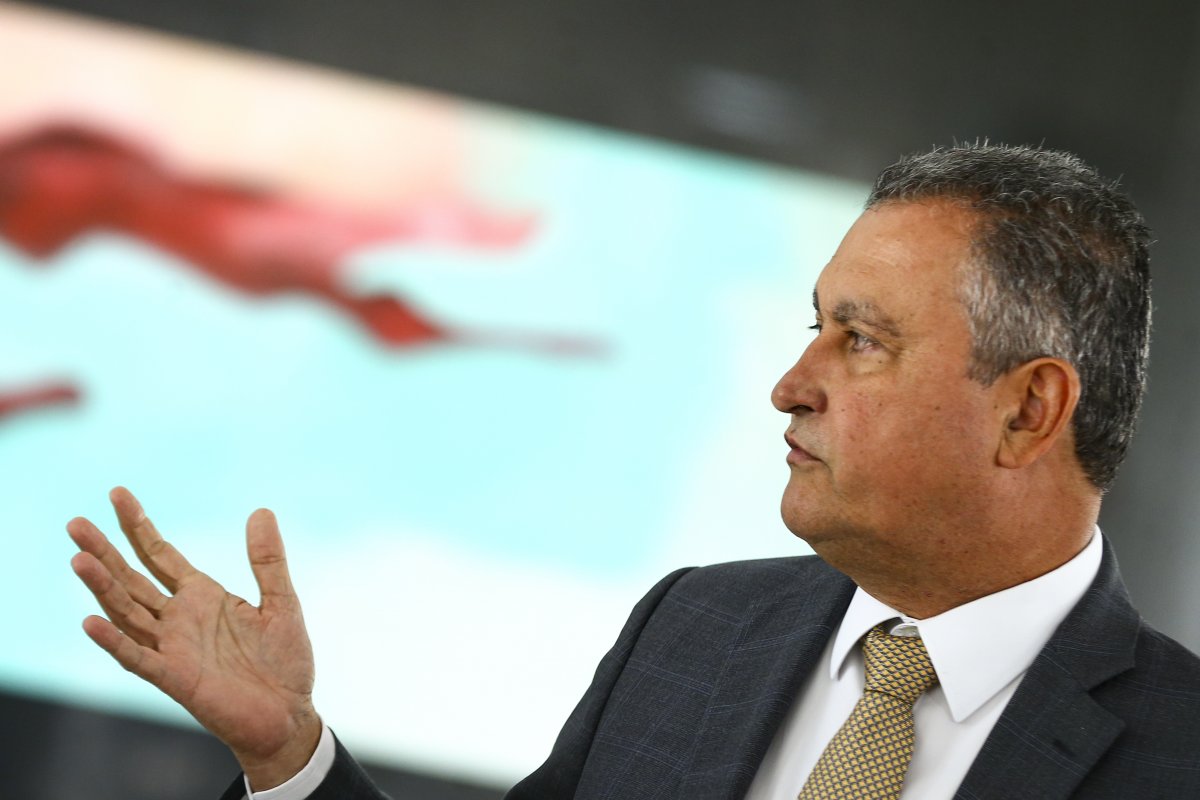 "Visão política de boicote ao governo", afirma Rui Costa ao culpar BC por alta do dólar