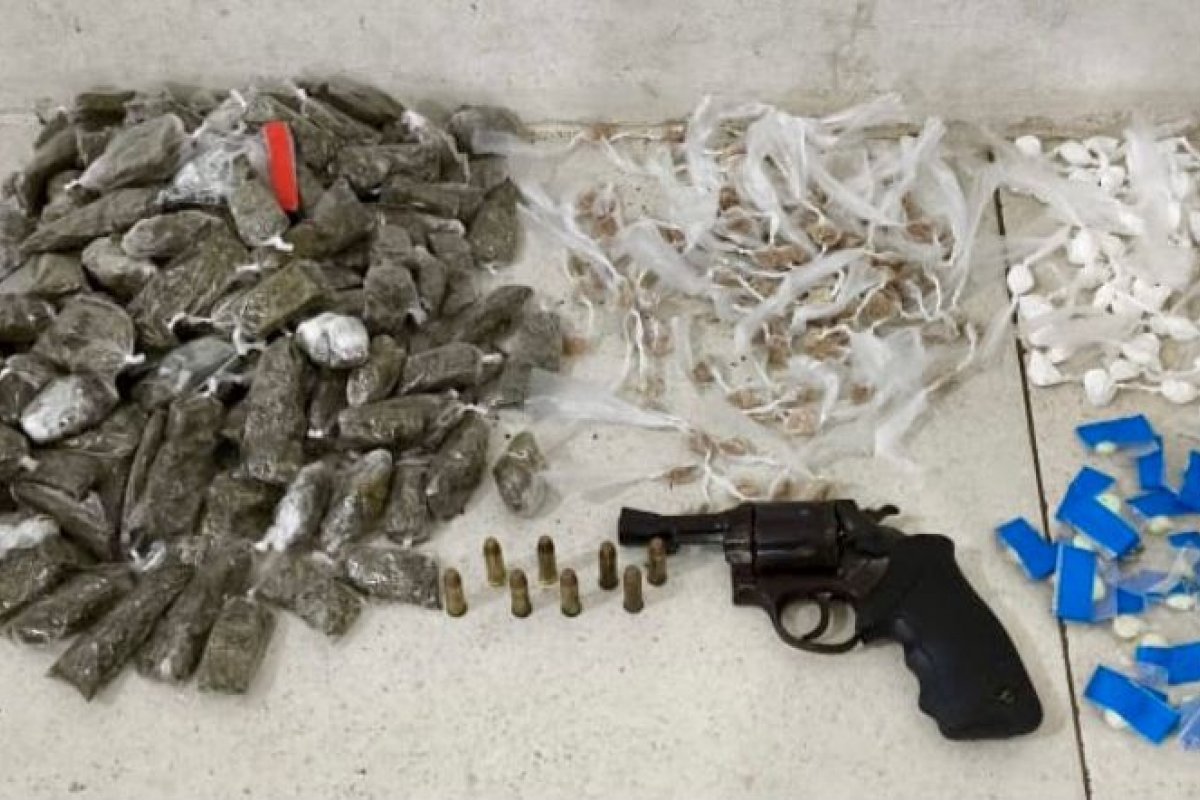 Adolescente é apreendido com mais de 400 porções de drogas no sudoeste da Bahia