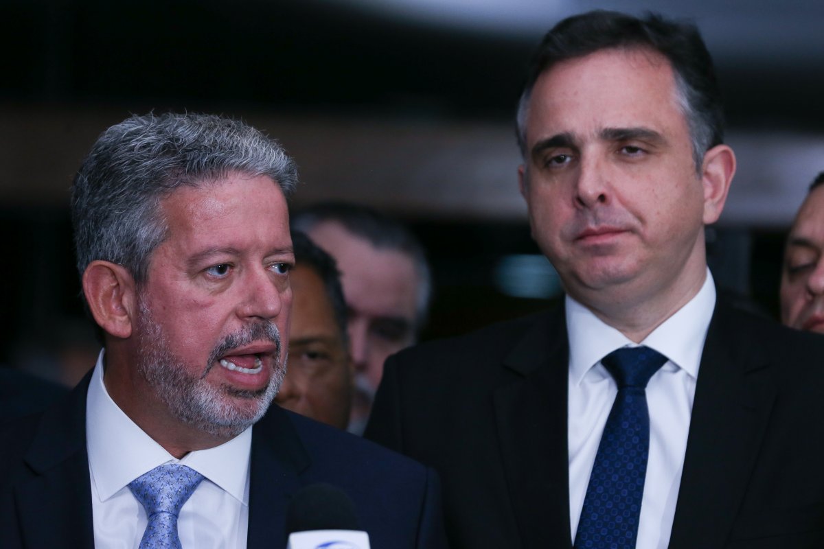 Isenção de IR para quem ganha até R$ 5.000 só ocorrerá com condições fiscais, dizem Lira e Pacheco