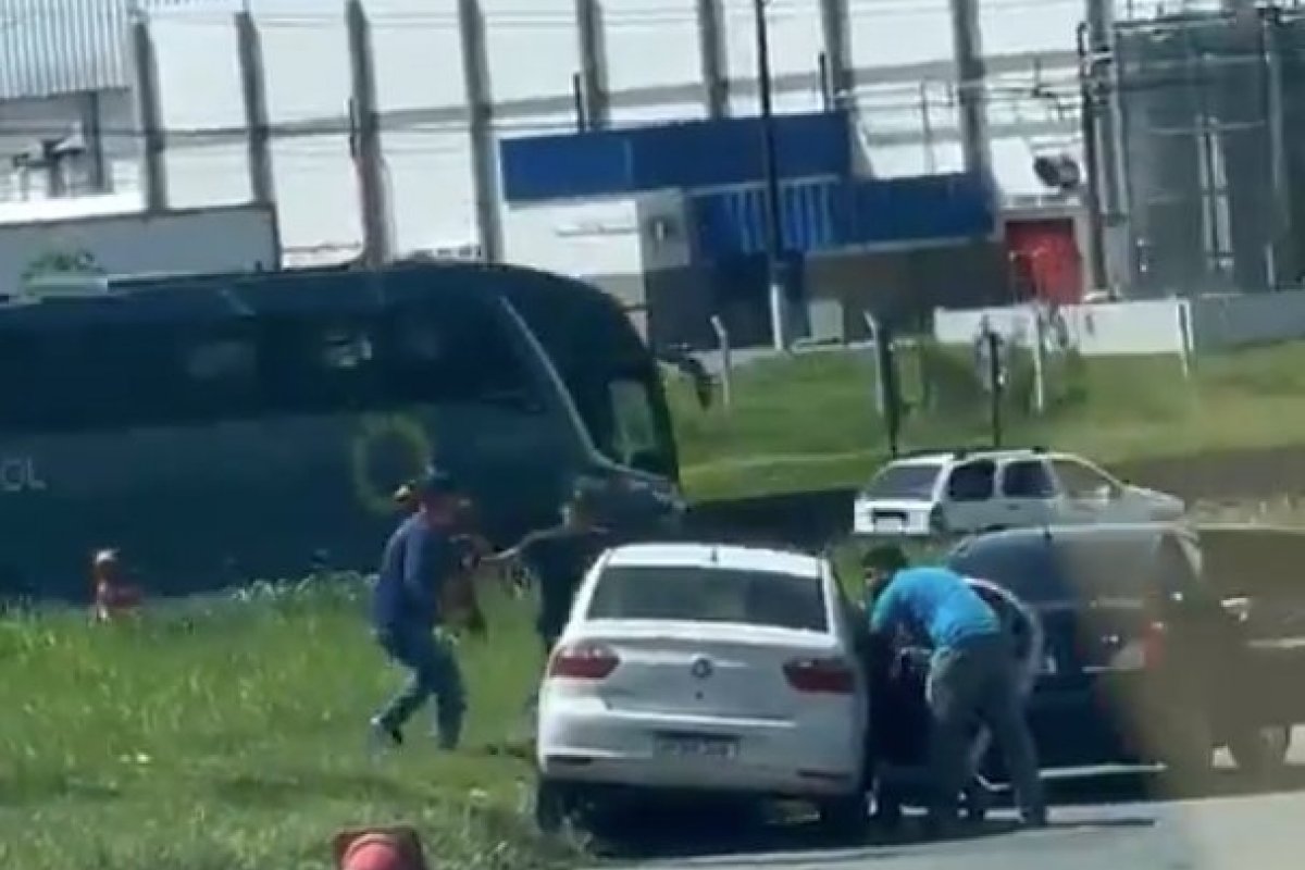 Vídeo: Suposto sequestro é registrado em trecho da BR-324
