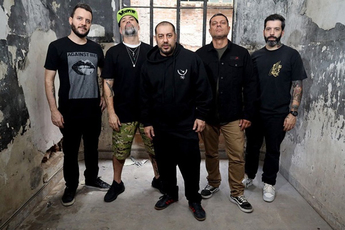 Van com músicos da banda CPM 22 é assaltada no Rio