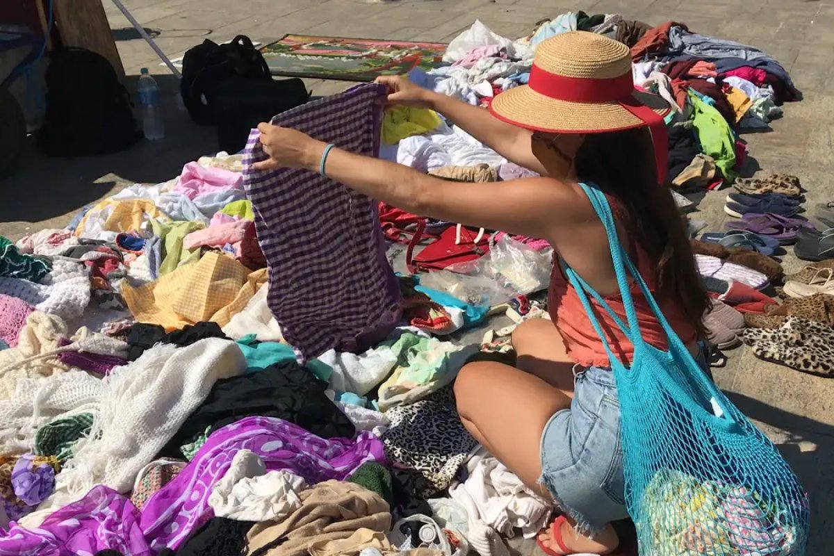 O que é necessário saber sobre germes em roupas usadas antes de comprar em brechós