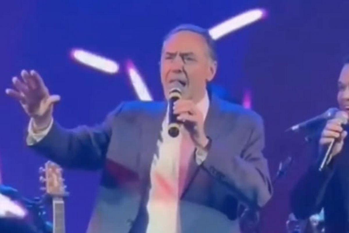 Vídeo: ministro Luís Barroso viraliza ao cantar na festa de casamento de Flávio Dino