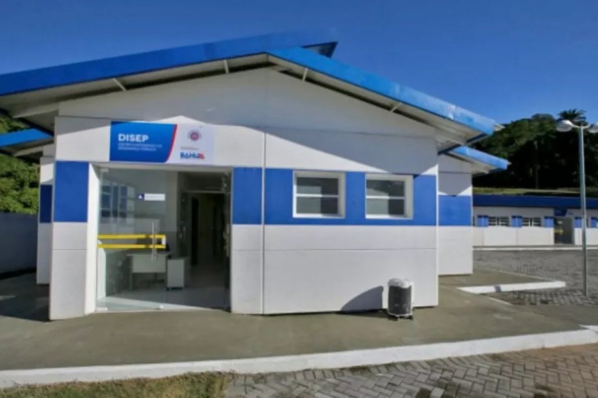 Mulher é morta a tiros após homens armados invadirem casa na Bahia