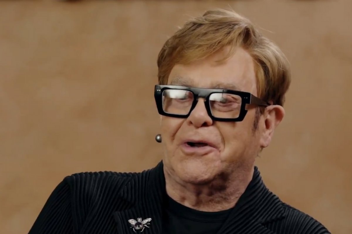 'Não consigo ver o palco', diz Elton John sobre perda da visão em peça