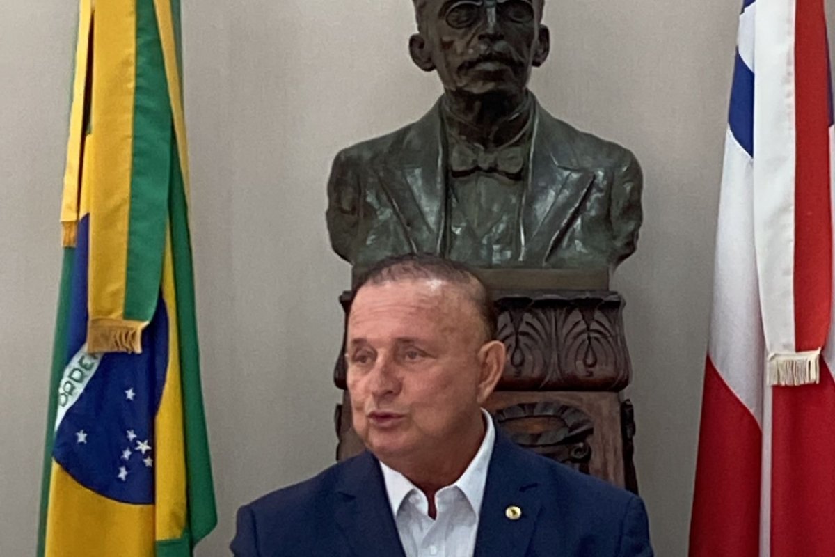 Vídeo: Adolfo Menezes diz que concessão de empréstimos ao governo é 'algo natural da administração'