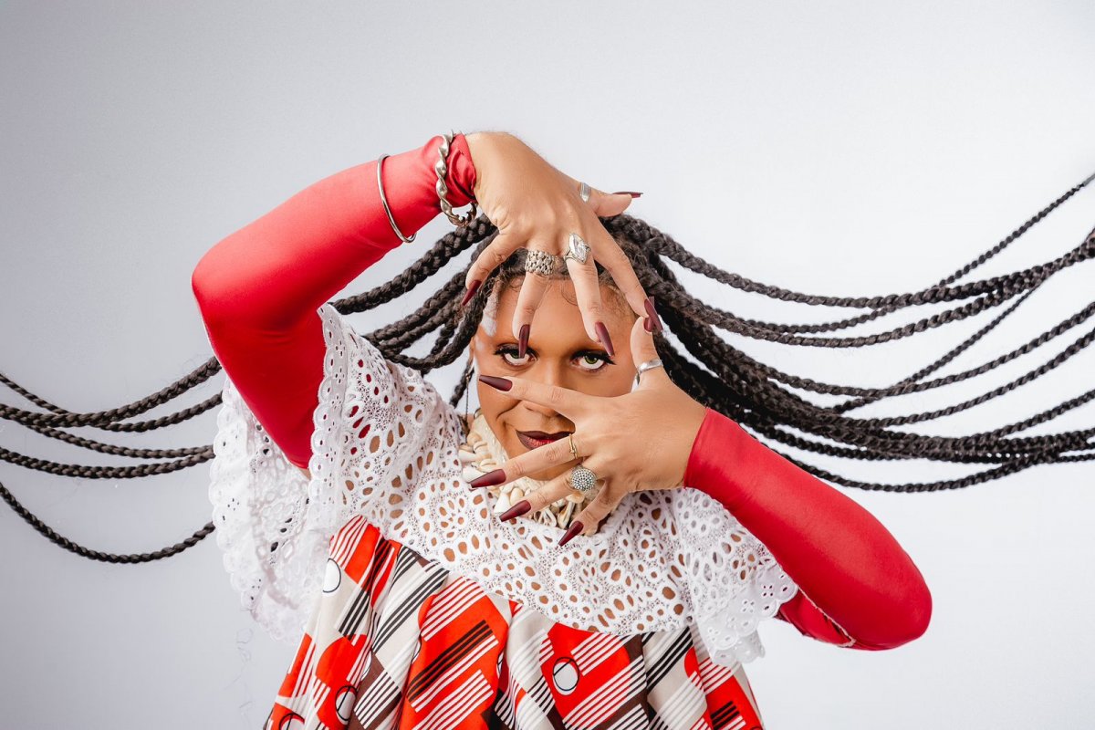 Drag Queen Barbárie Bundi inicia temporada da performance “AMÒ” no TCA