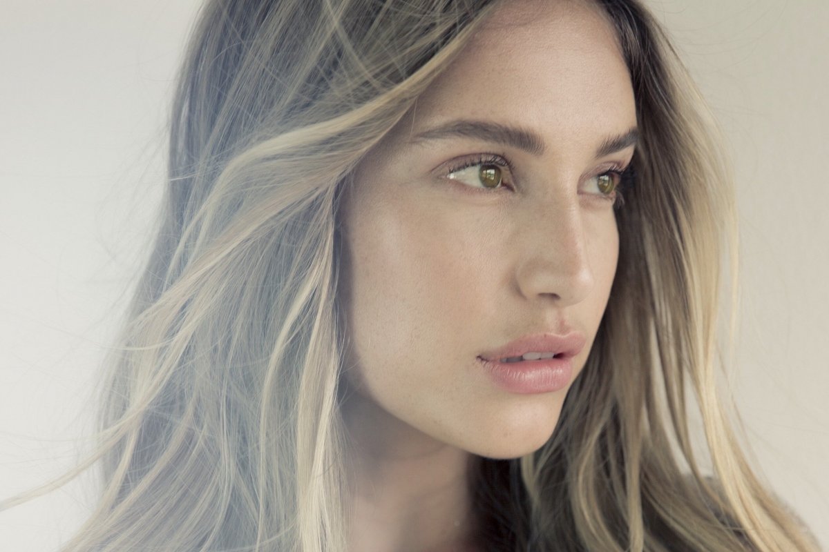 Em entrevista exclusiva, Bruna Mattos conta um pouco da experiência como modelo