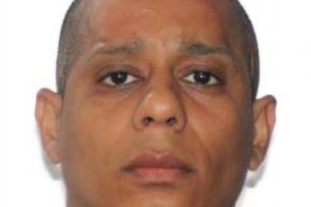 Vídeo: PM de folga é morto no Rio de Janeiro, corpo é colocado por bandidos em carro e soltam ladeira abaixo