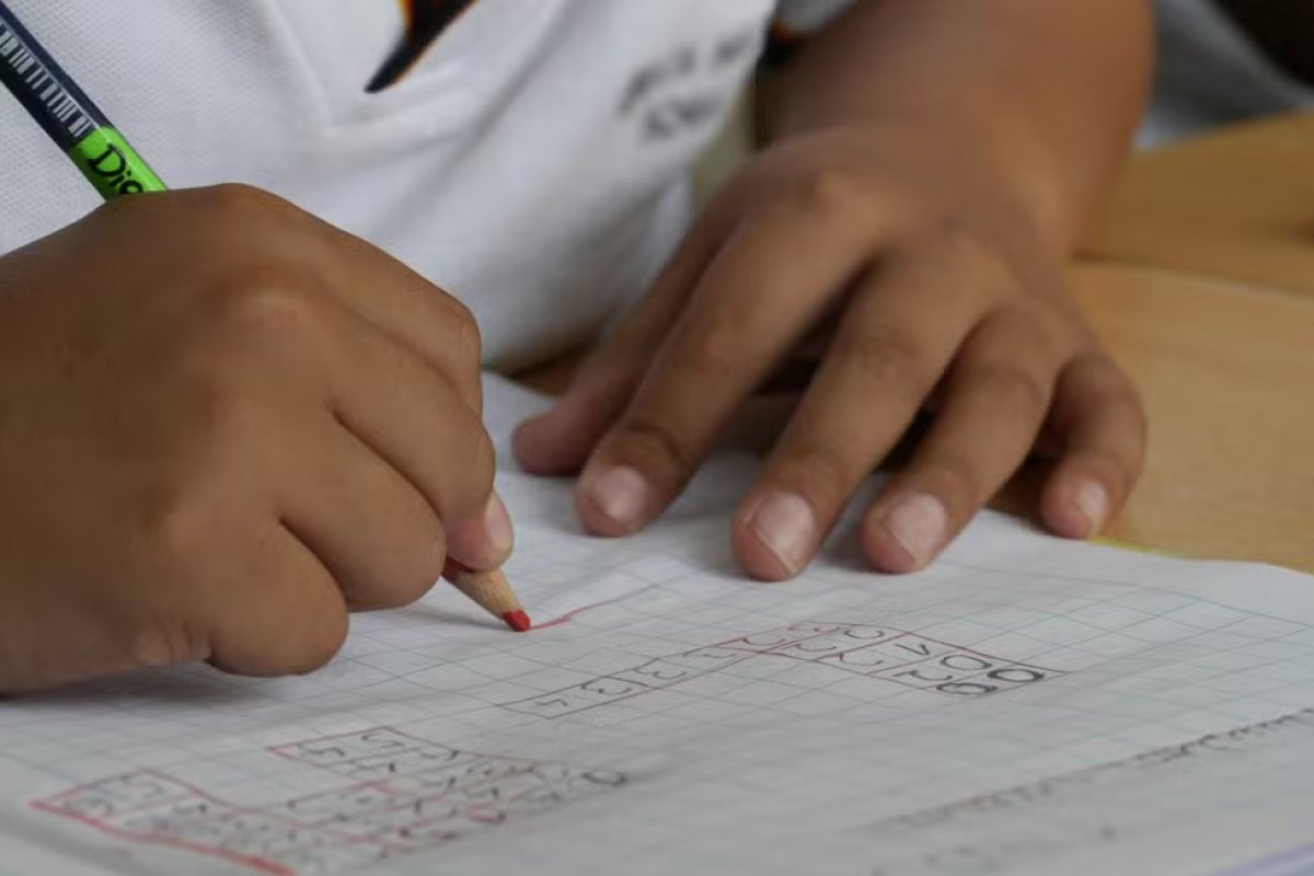 Estudo revela que metade dos alunos de 9 anos no Brasil não sabe tabuada nem contas de três algarismos