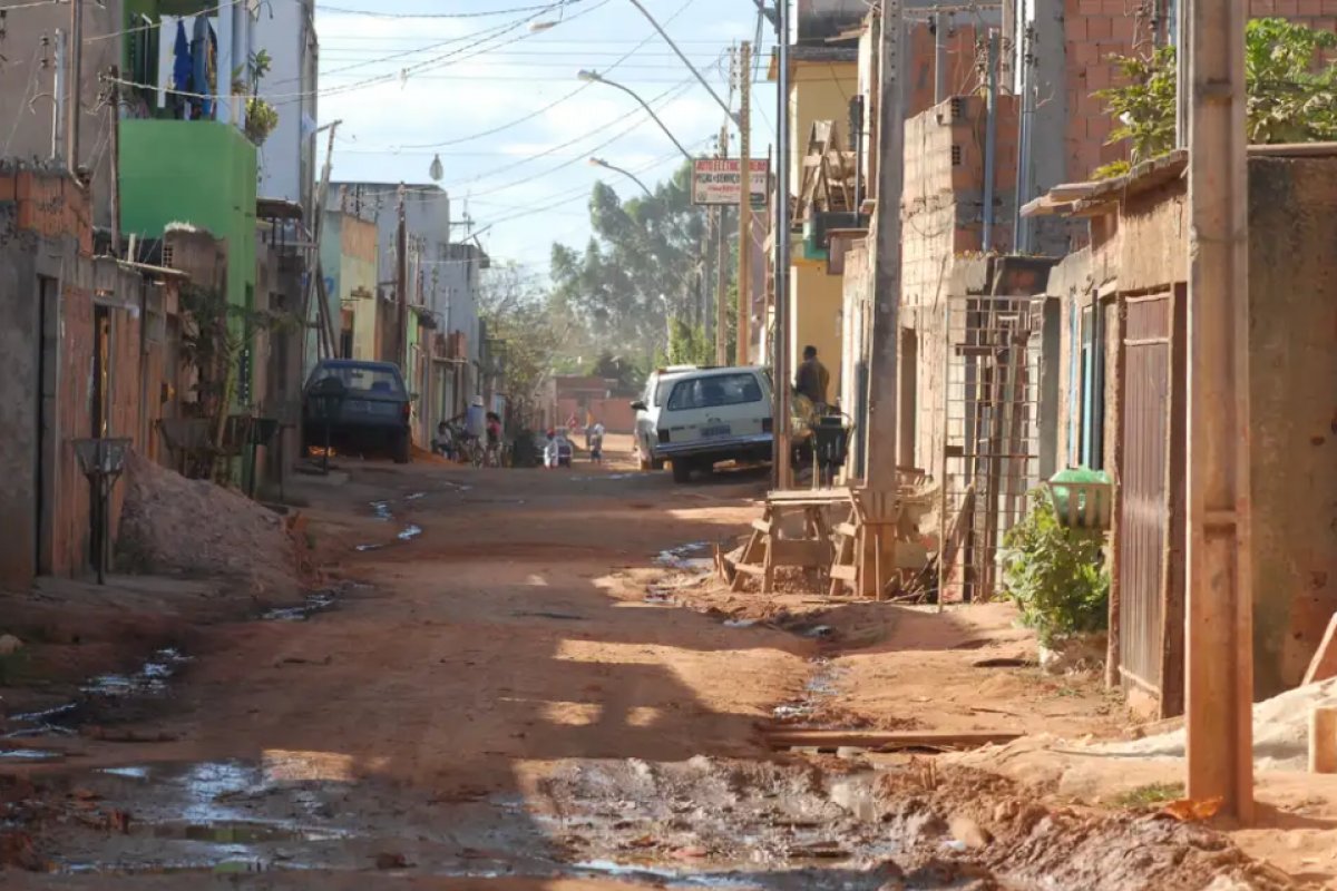 Pobreza e extrema pobreza no Brasil atingem menores níveis de série iniciada em 2012