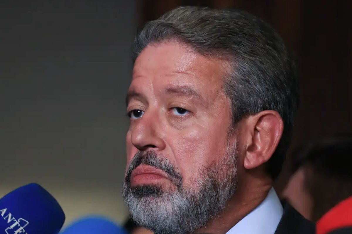 Lira vai pautar PEC de corte de gastos no plenário, após não ter acordo com a CCJ